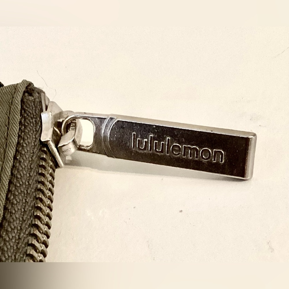 Lululemon Athletica Olive Green Key & Card HolderWristlet Clip On - Picture 5 of 6